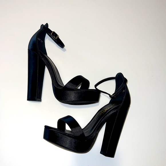 So Me brand, Satin black platform chunky heel shoes. Brand new in box . - Picture 3 of 8
